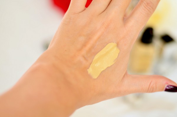 Erfahrungen-Givenchy-Teint-Couture-Long-Wearing-Foundation-Review-Blog-Beauty-Fashionzauber-Modeblog-Berlin-Swatch